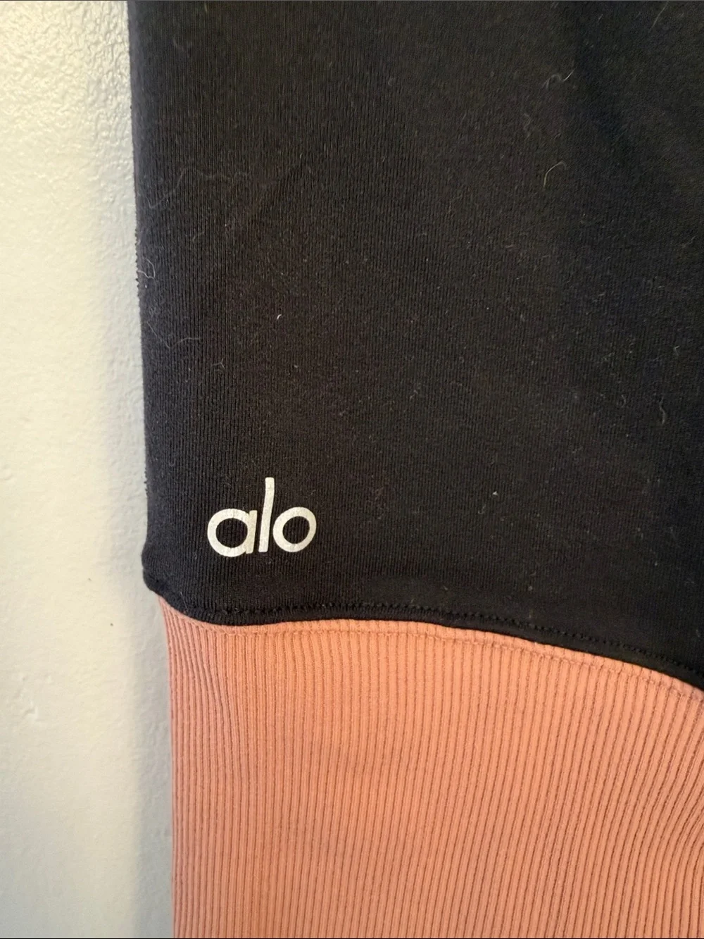 Alo Yoga High Waist Goddess Legging Size Medium black with pink leggings